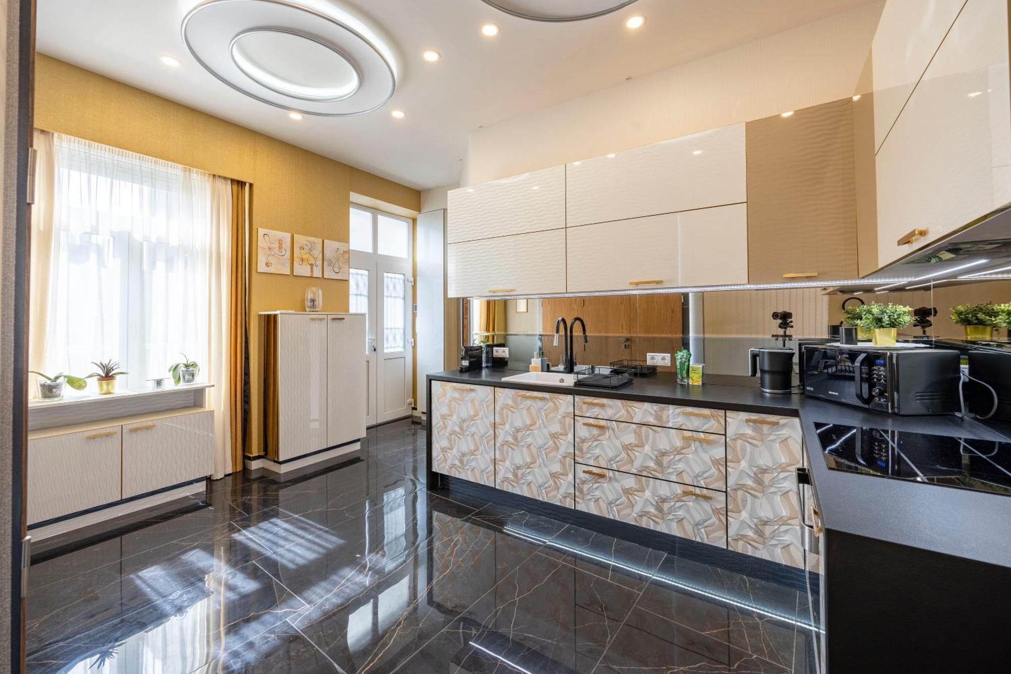 Luxury Royal Central Apartment By Prestige Homes Budapest Exterior foto